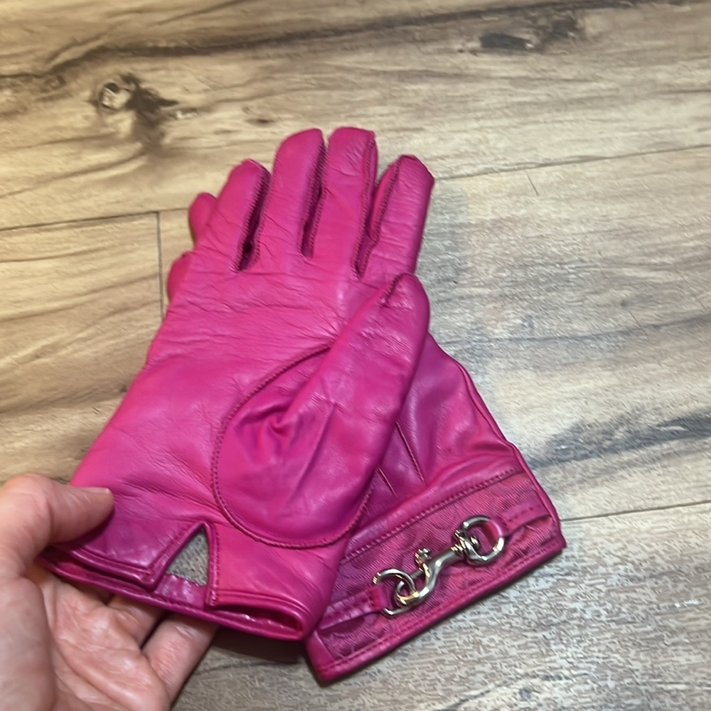 Coach leather gloves 🥰😍❤️ - Picture 3 of 5